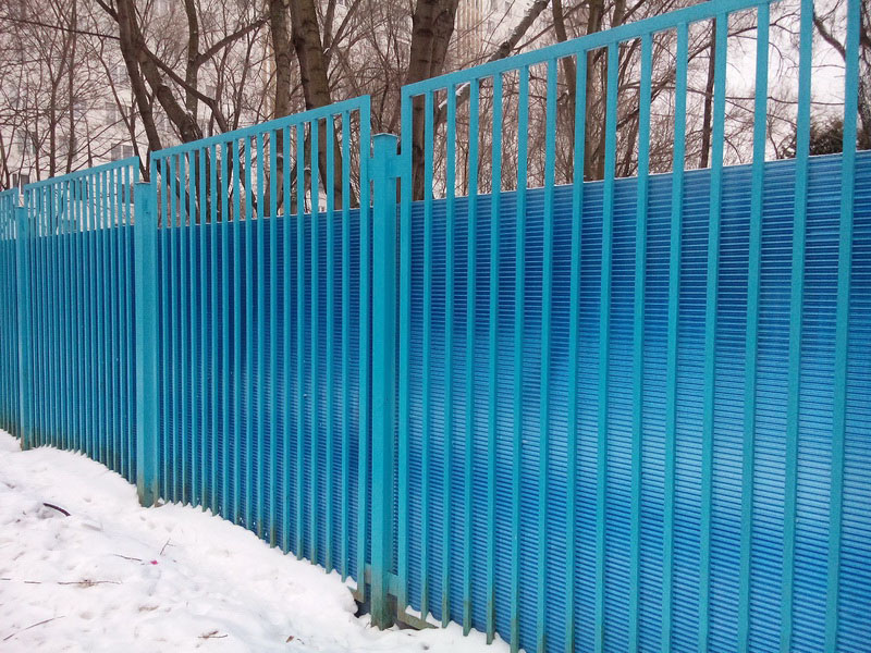 Цена Секционный забор из поликарбоната голубой в Москве Купить Секционный забор из поликарбоната голубой